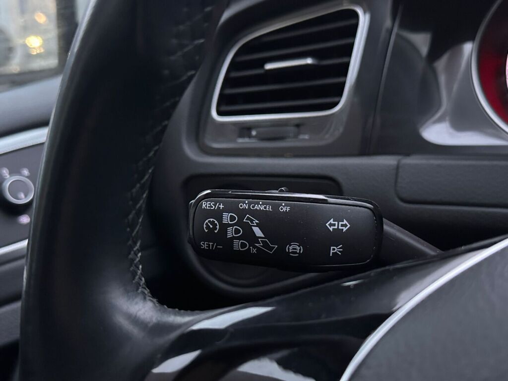 Volkswagen Golf 2019 Valkoinen