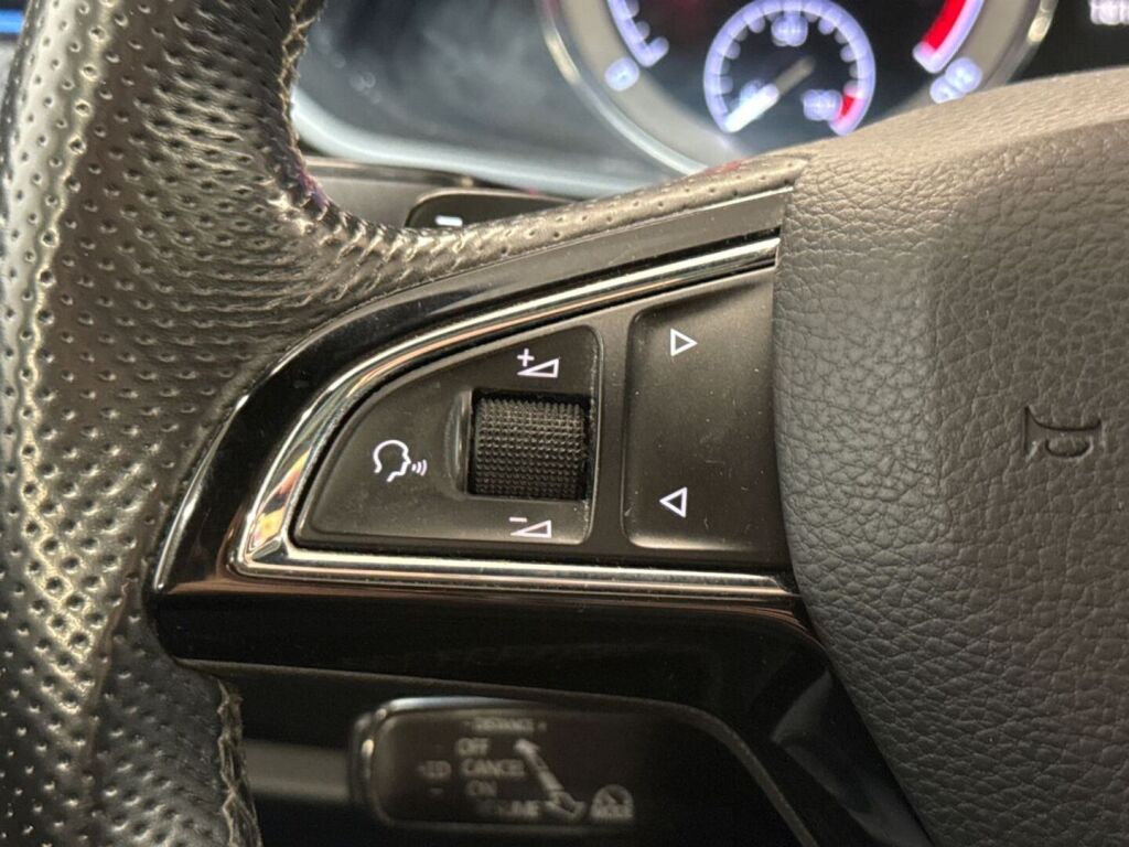 Skoda Superb 2019 Musta