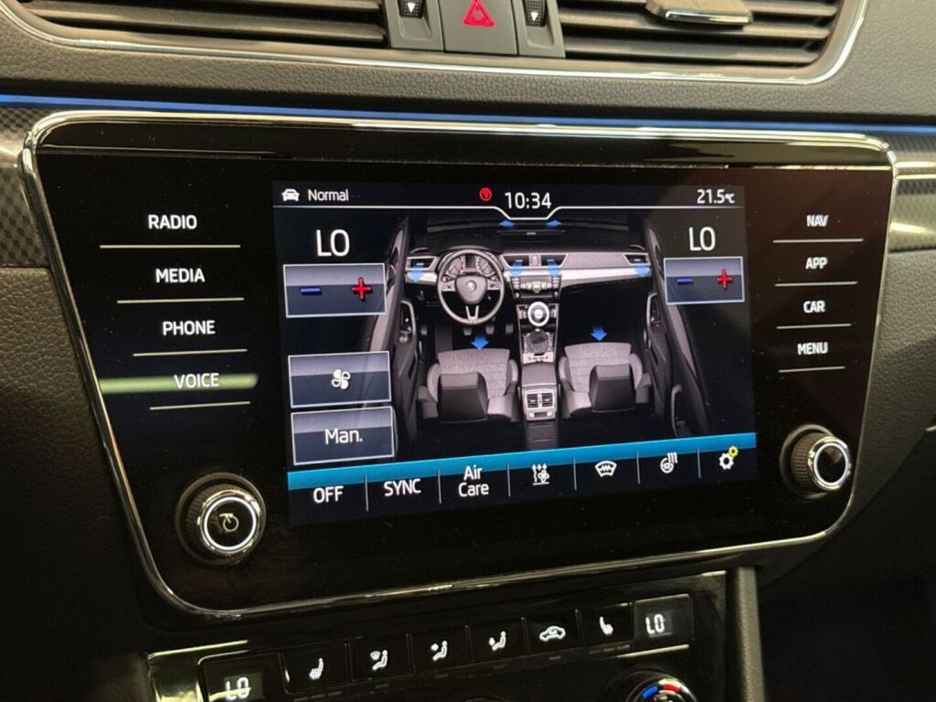 Skoda Superb 2019 Musta