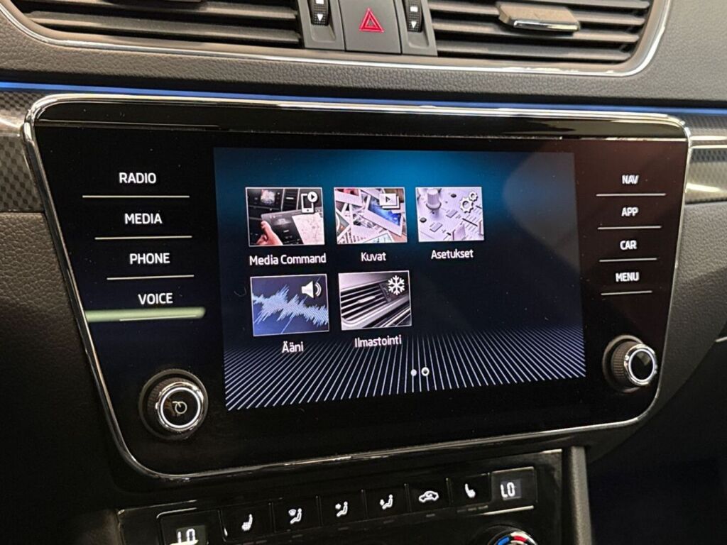 Skoda Superb 2019 Musta