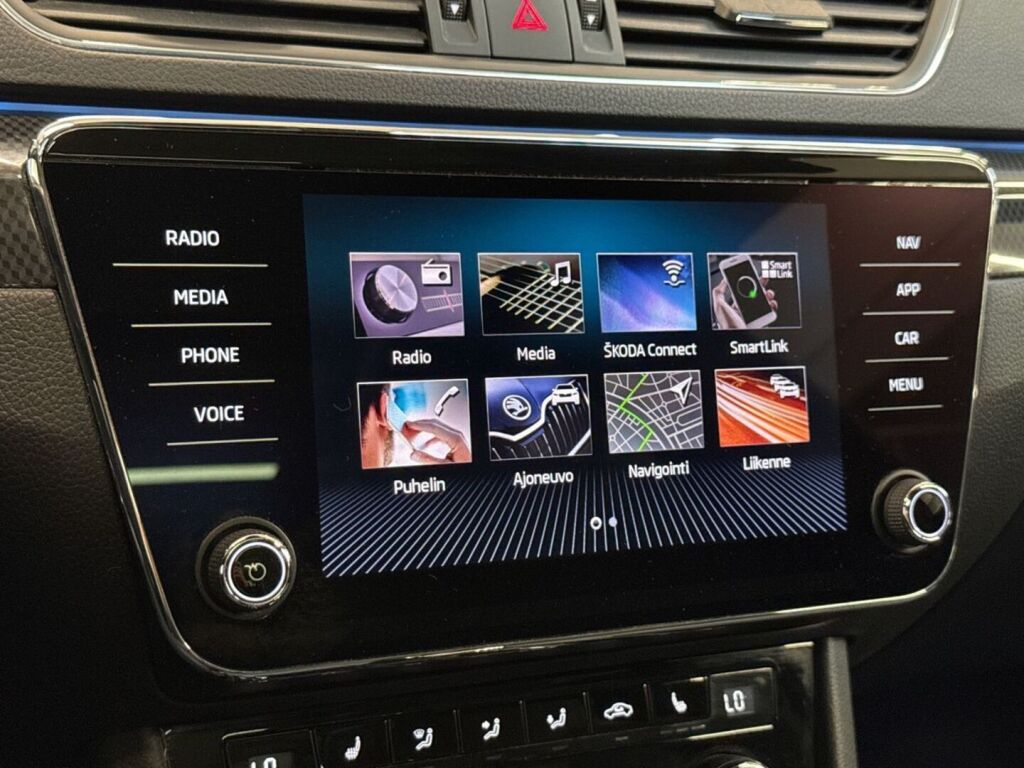 Skoda Superb 2019 Musta