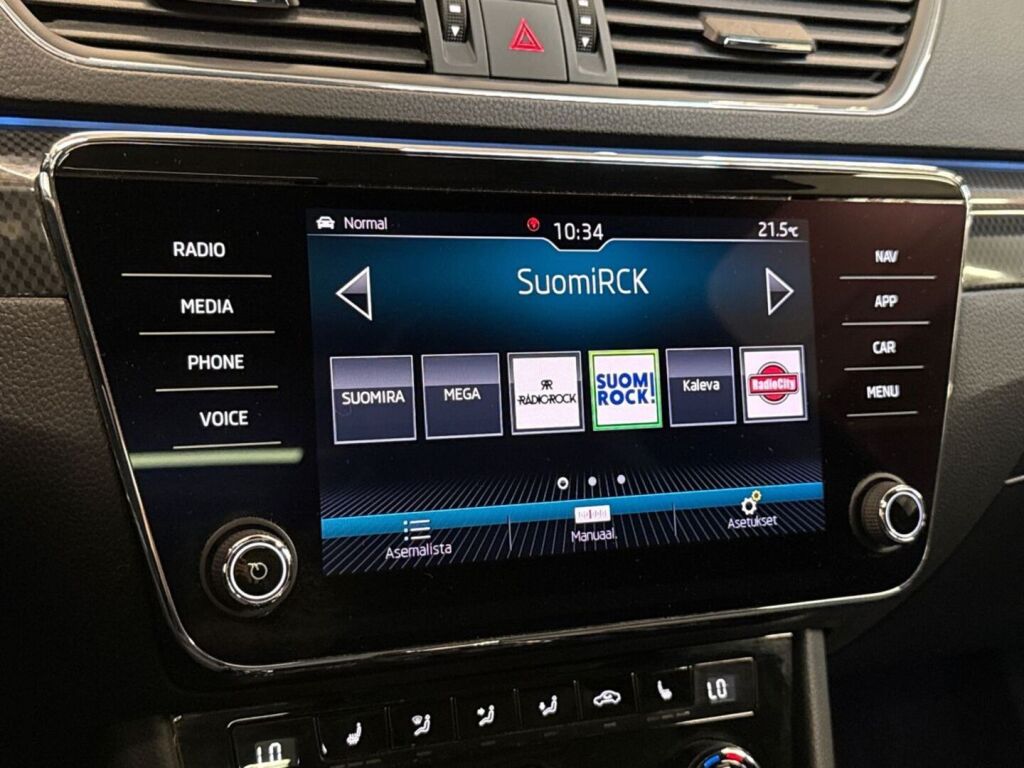Skoda Superb 2019 Musta