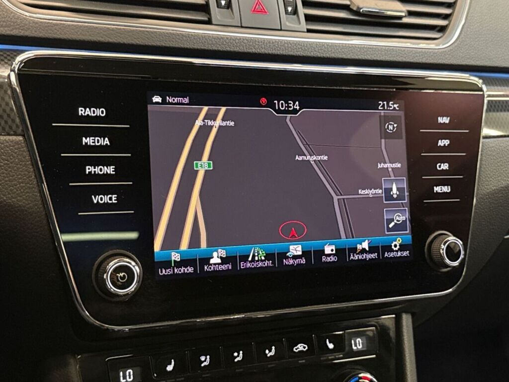 Skoda Superb 2019 Musta