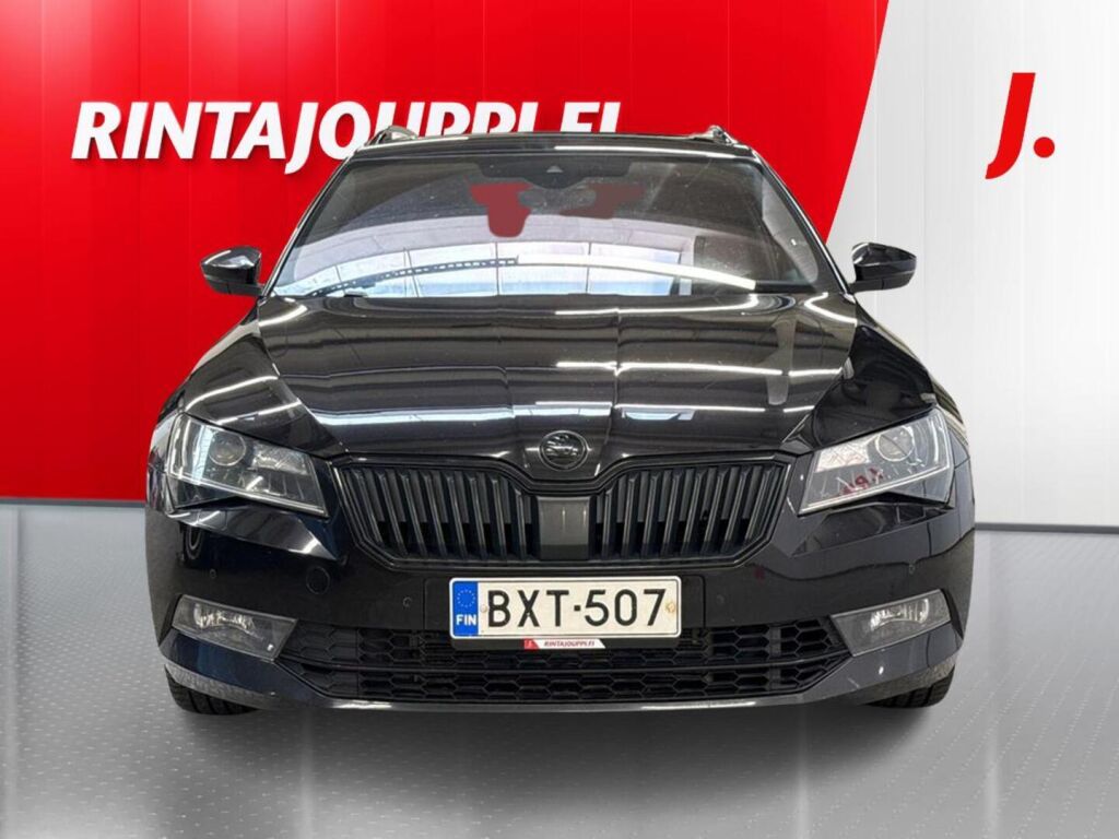 Skoda Superb 2019 Musta