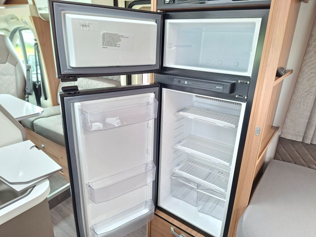 Adria Matrix Supreme 670 SLT 2019 Harmaa