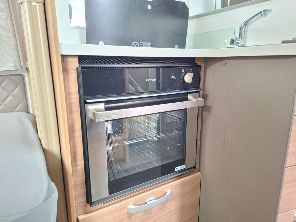 Adria Matrix Supreme 670 SLT 2019 Harmaa