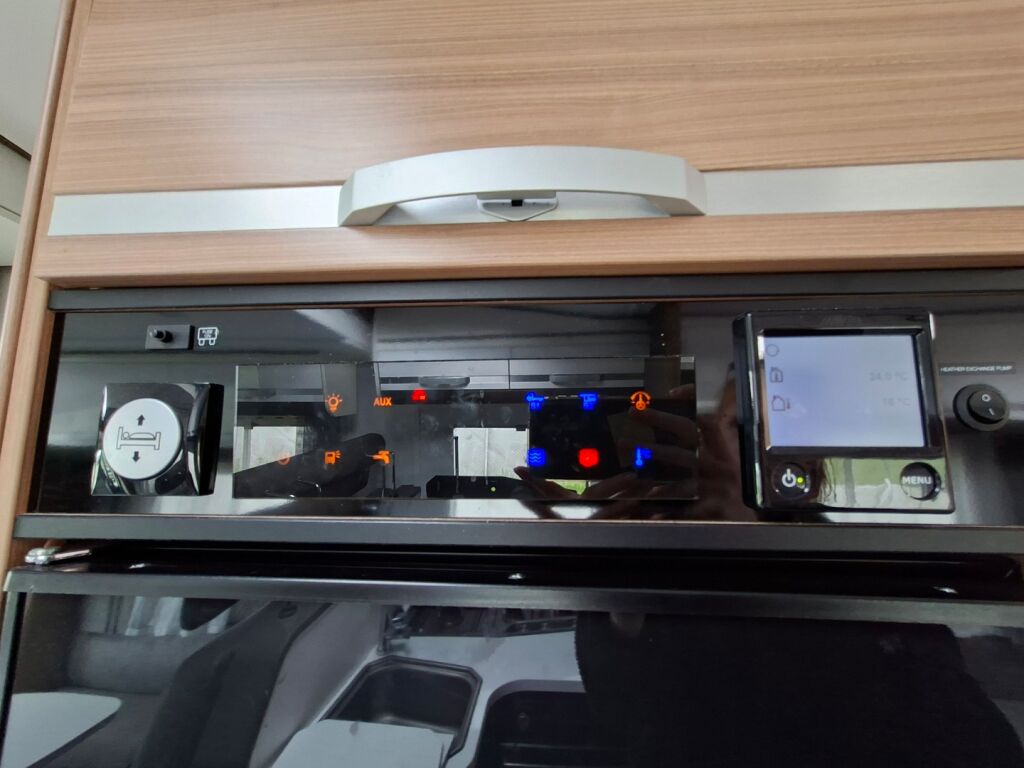 Adria Matrix Supreme 670 SLT 2019 Harmaa
