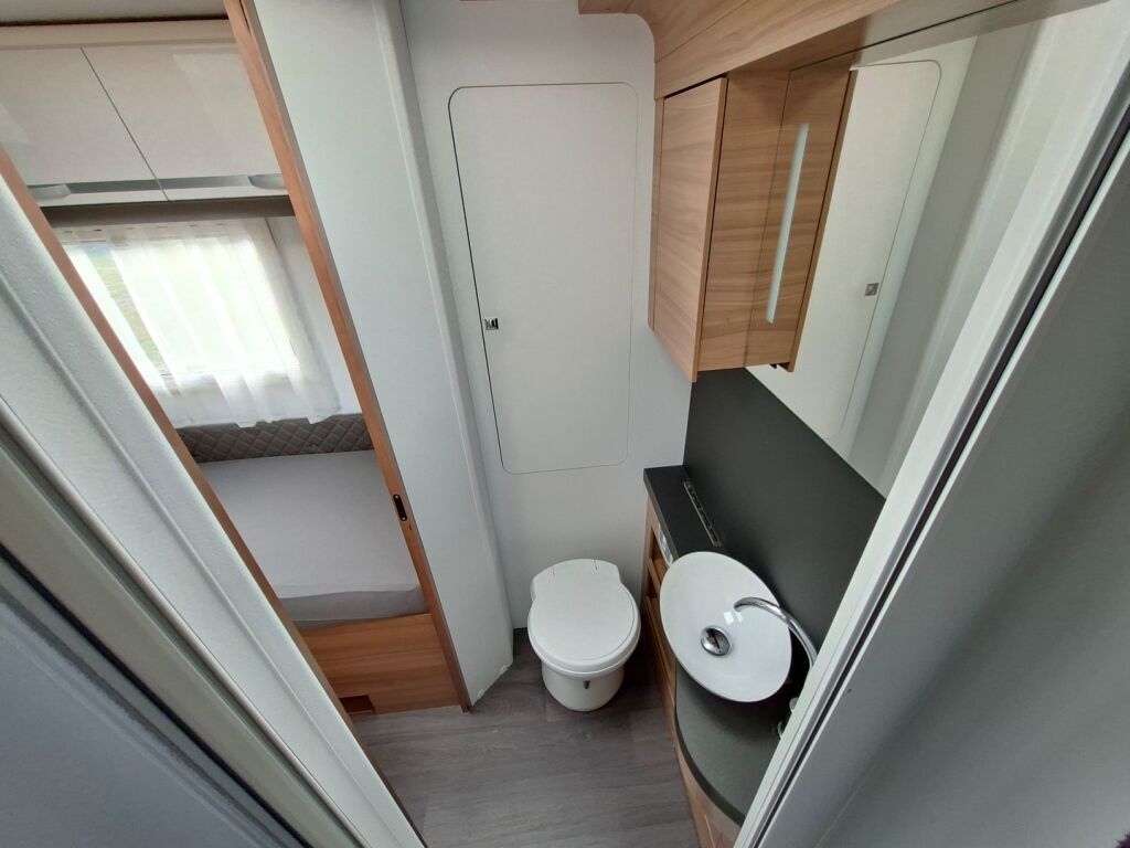 Adria Matrix Supreme 670 SLT 2019 Harmaa