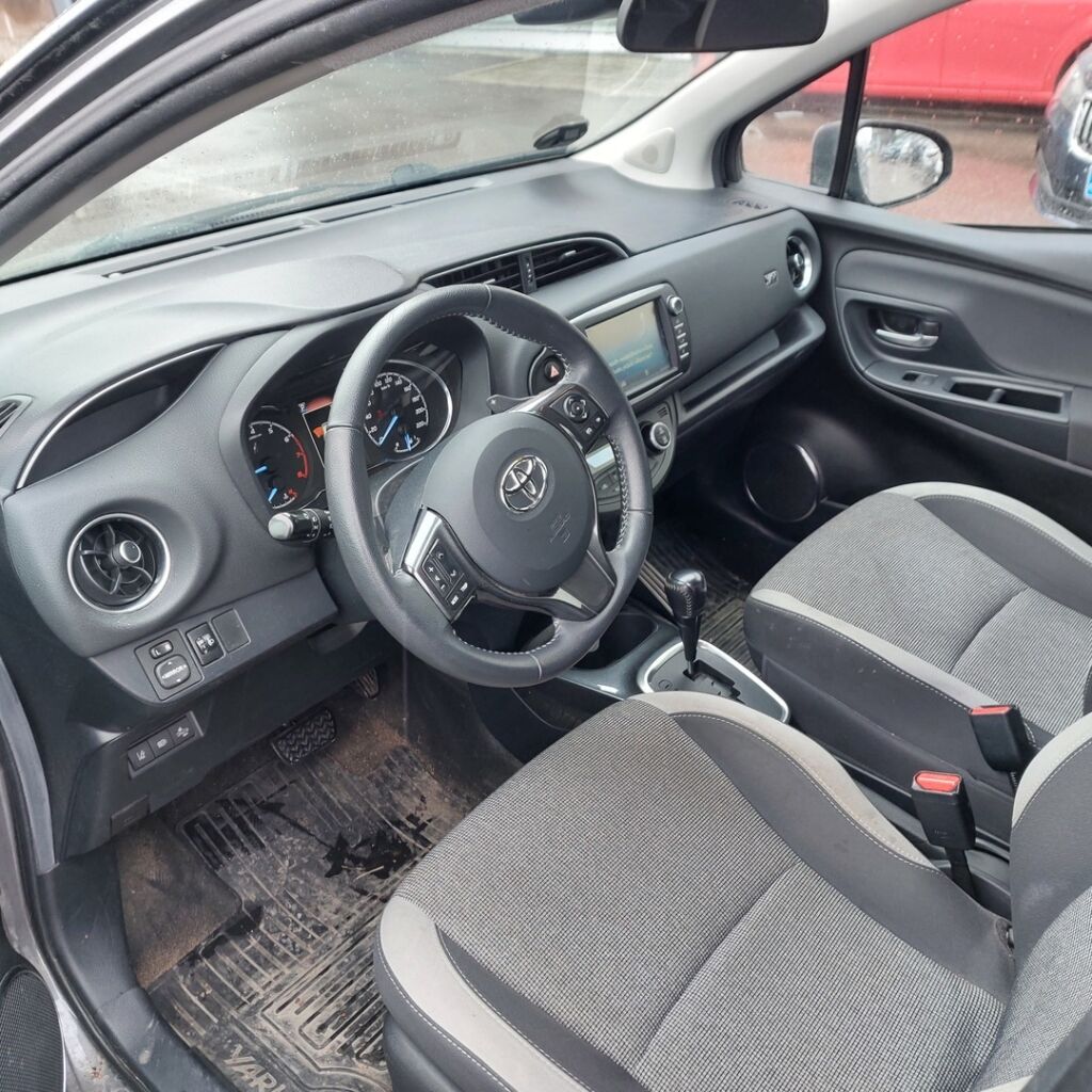 Toyota Yaris 2019 Harmaa