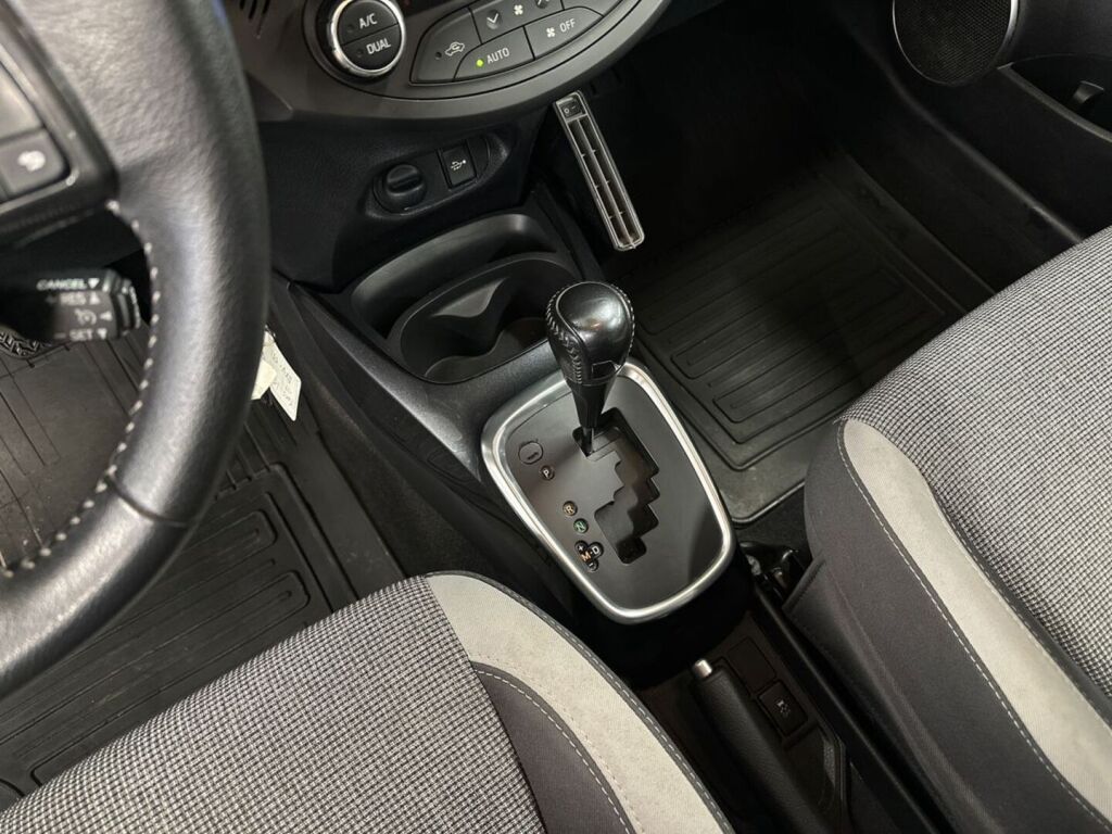 Toyota Yaris 2019 Harmaa