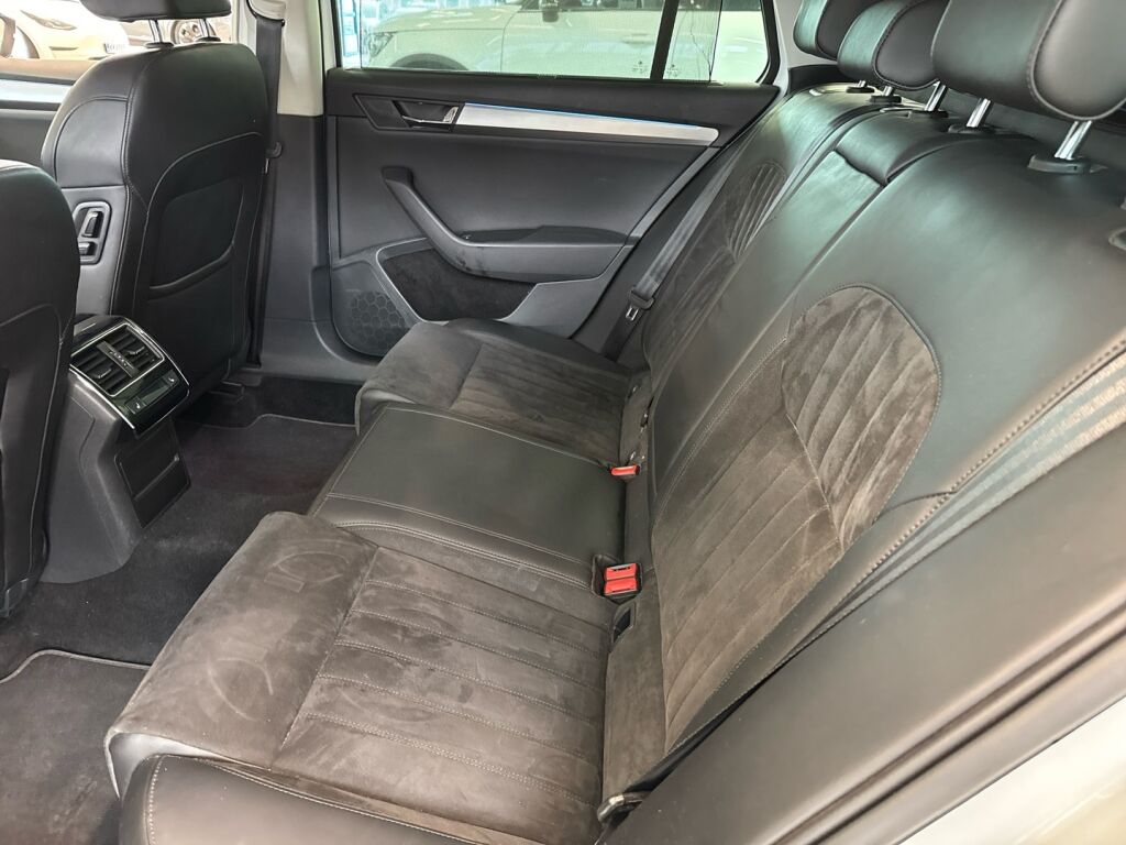 Skoda Superb 2019 Valkoinen