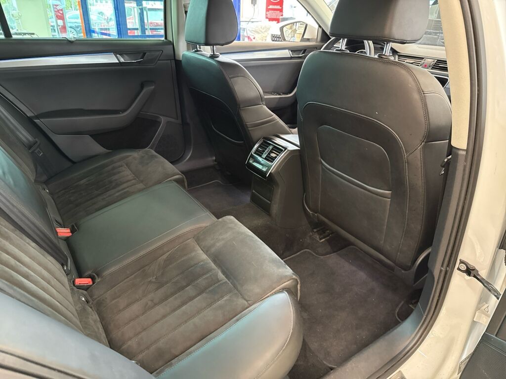 Skoda Superb 2019 Valkoinen