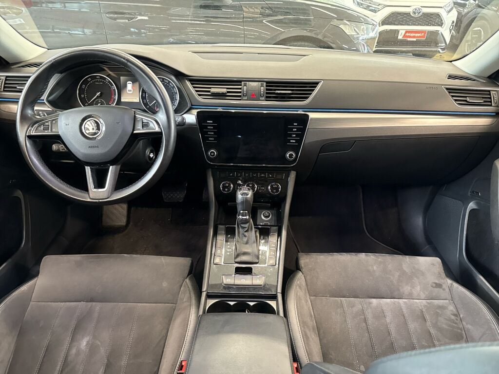 Skoda Superb 2019 Valkoinen