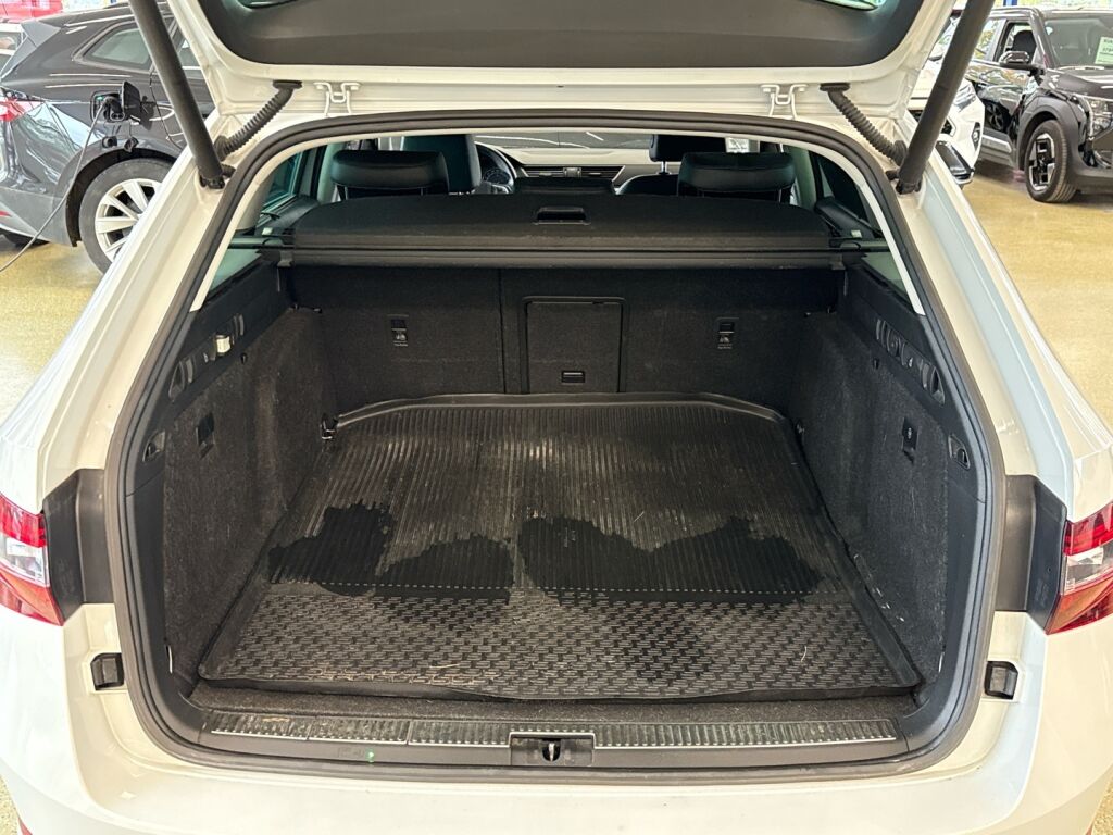 Skoda Superb 2019 Valkoinen