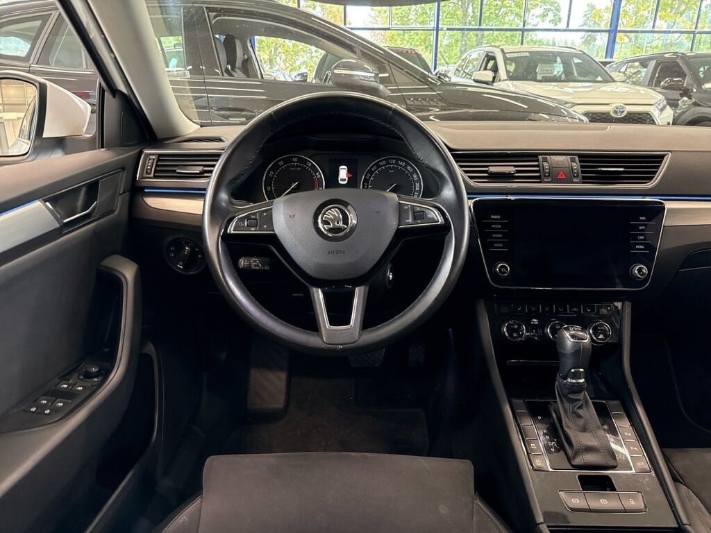 Skoda Superb 2019 Valkoinen