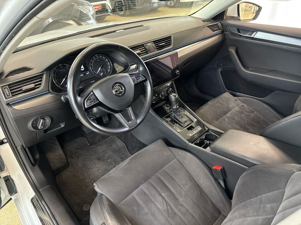 Skoda Superb 2019 Valkoinen