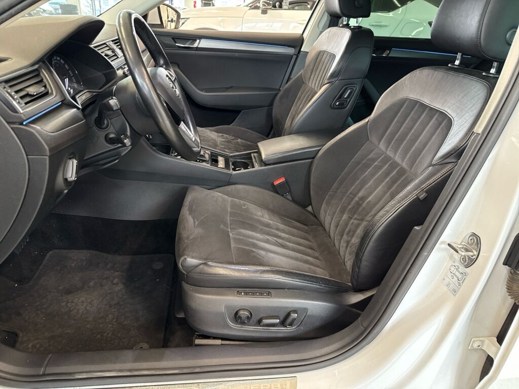 Skoda Superb 2019 Valkoinen