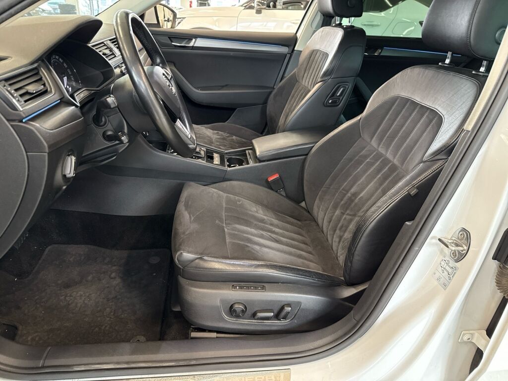 Skoda Superb 2019 Valkoinen
