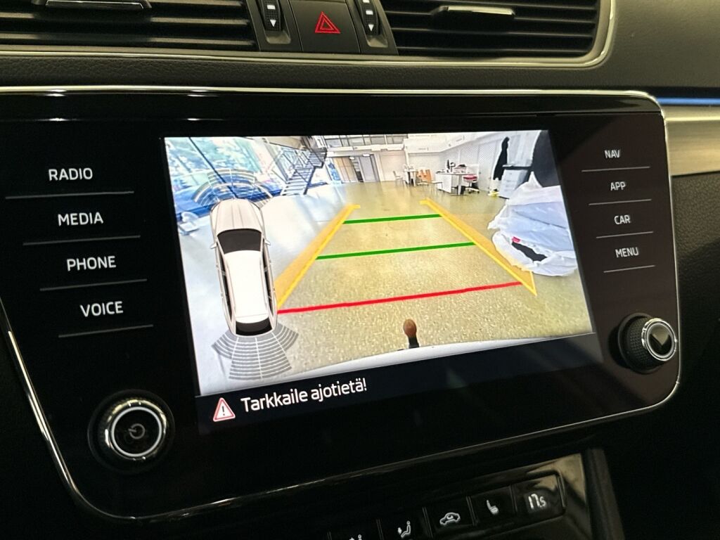 Skoda Superb 2019 Valkoinen