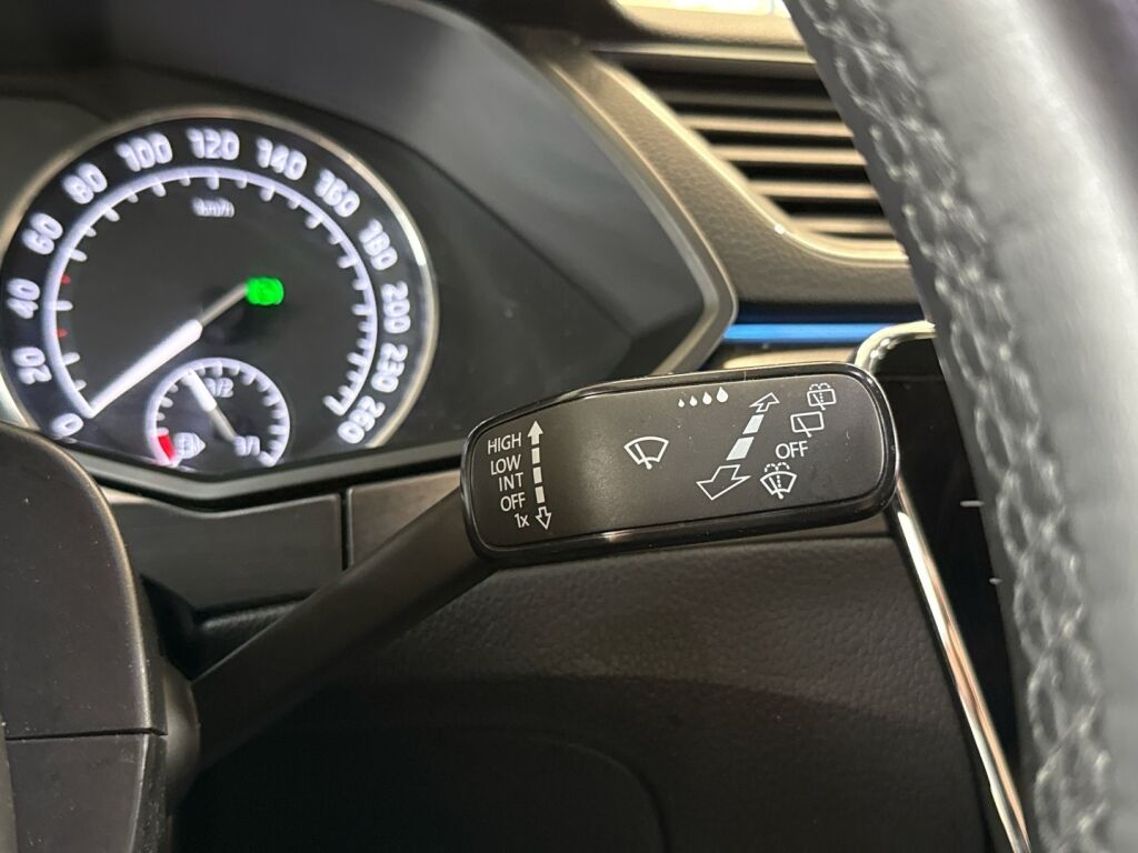 Skoda Superb 2019 Valkoinen