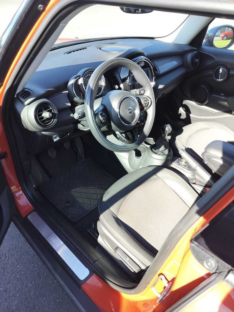 MINI Hatchback 5-ovinen Cooper Essential 2019, kuva 4/4