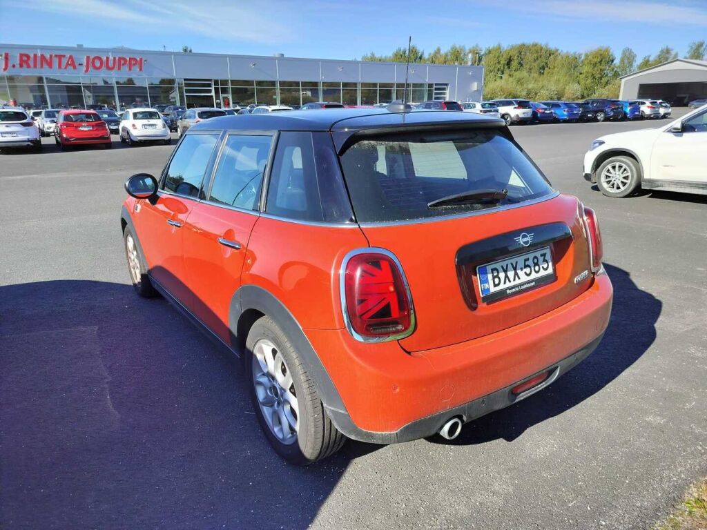 MINI Hatchback 5-ovinen Cooper Essential 2019, kuva 3/4