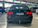 BMW 318 2011 Musta