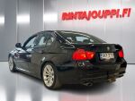 BMW 318 2011 Musta