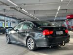 BMW 318 2011 Musta