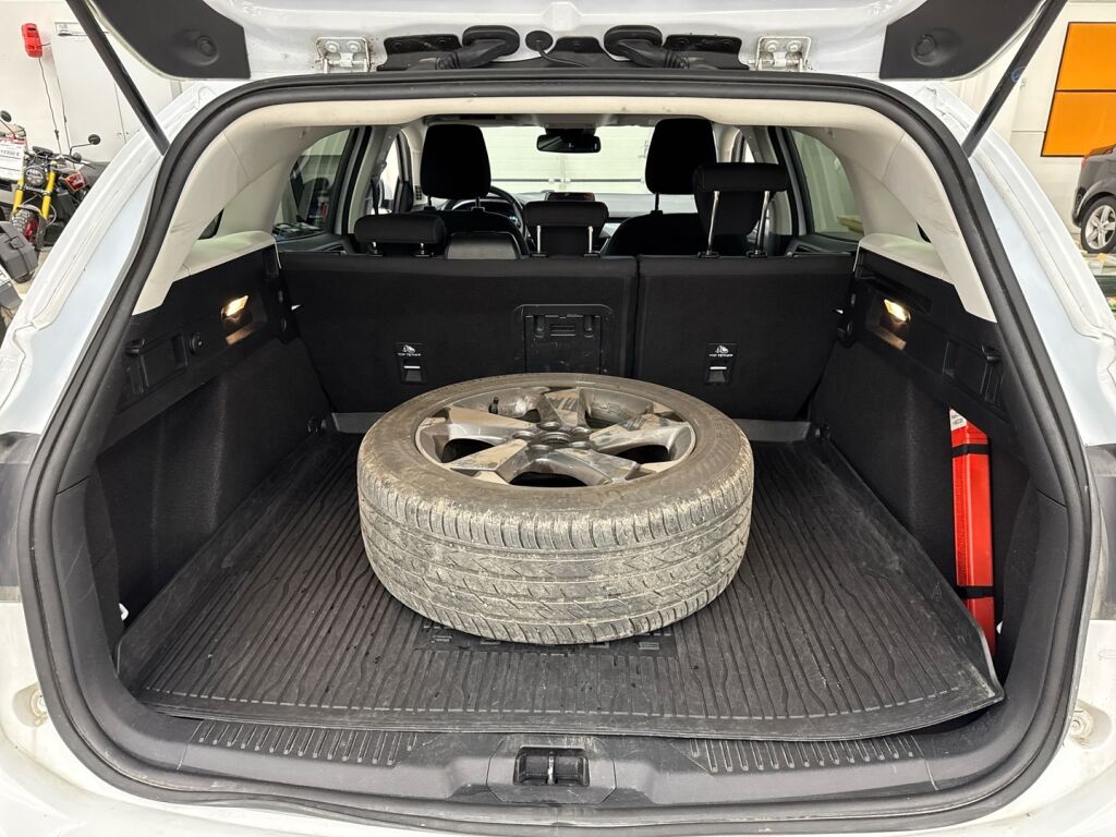 Ford Focus 2019 Valkoinen