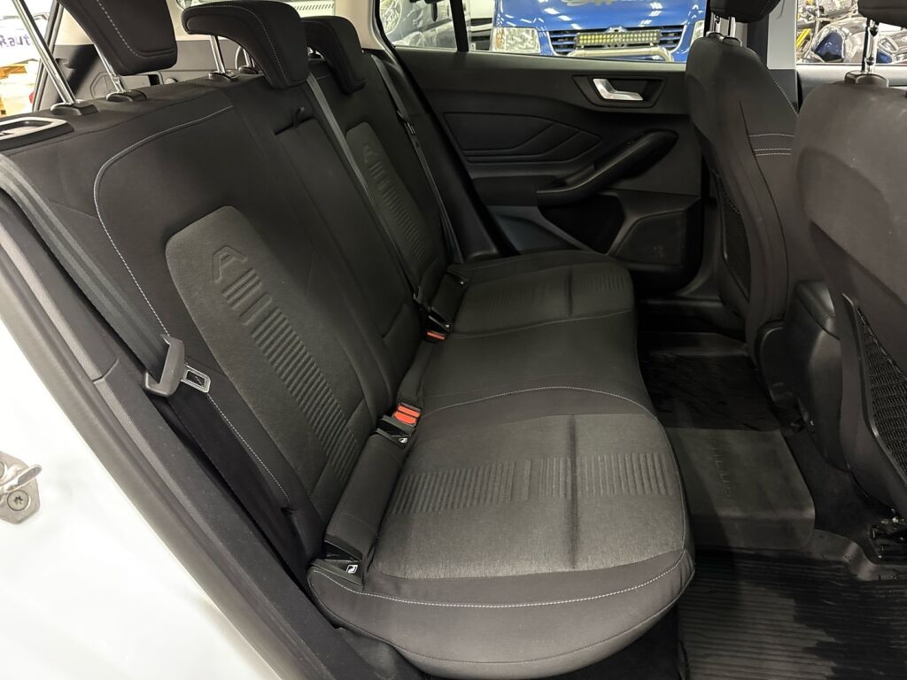 Ford Focus 2019 Valkoinen