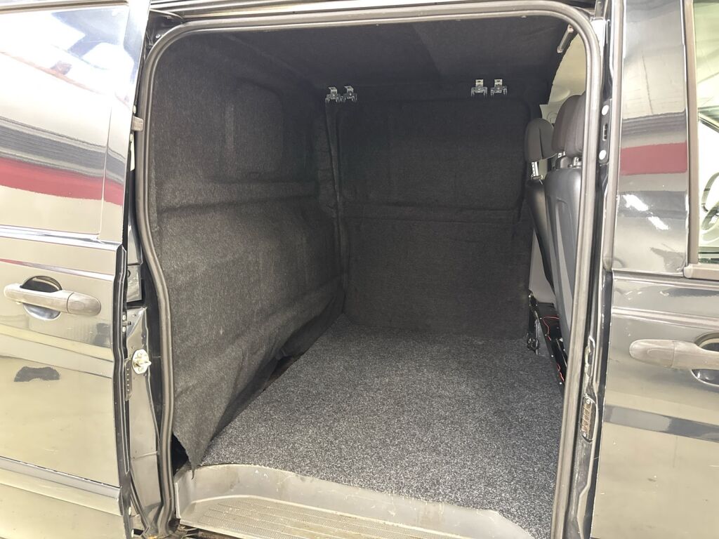 Mercedes-Benz Vito 2009 Musta