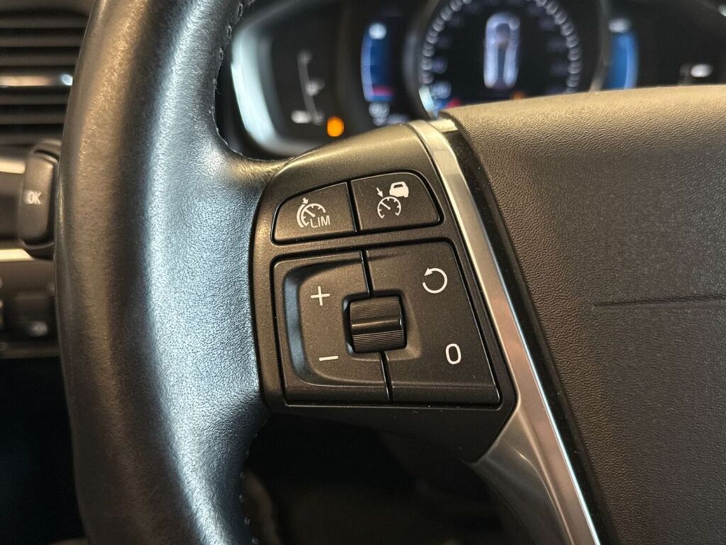 Volvo V60 2016 Sininen