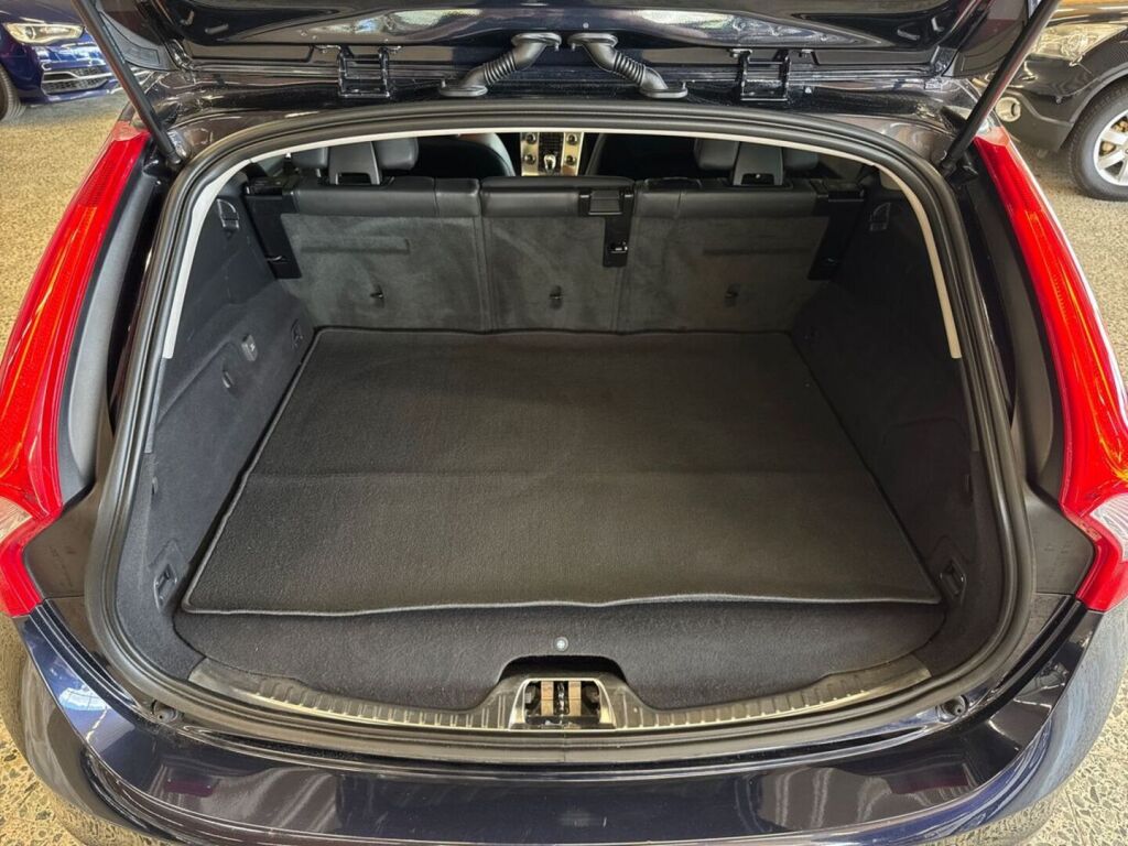 Volvo V60 2016 Sininen