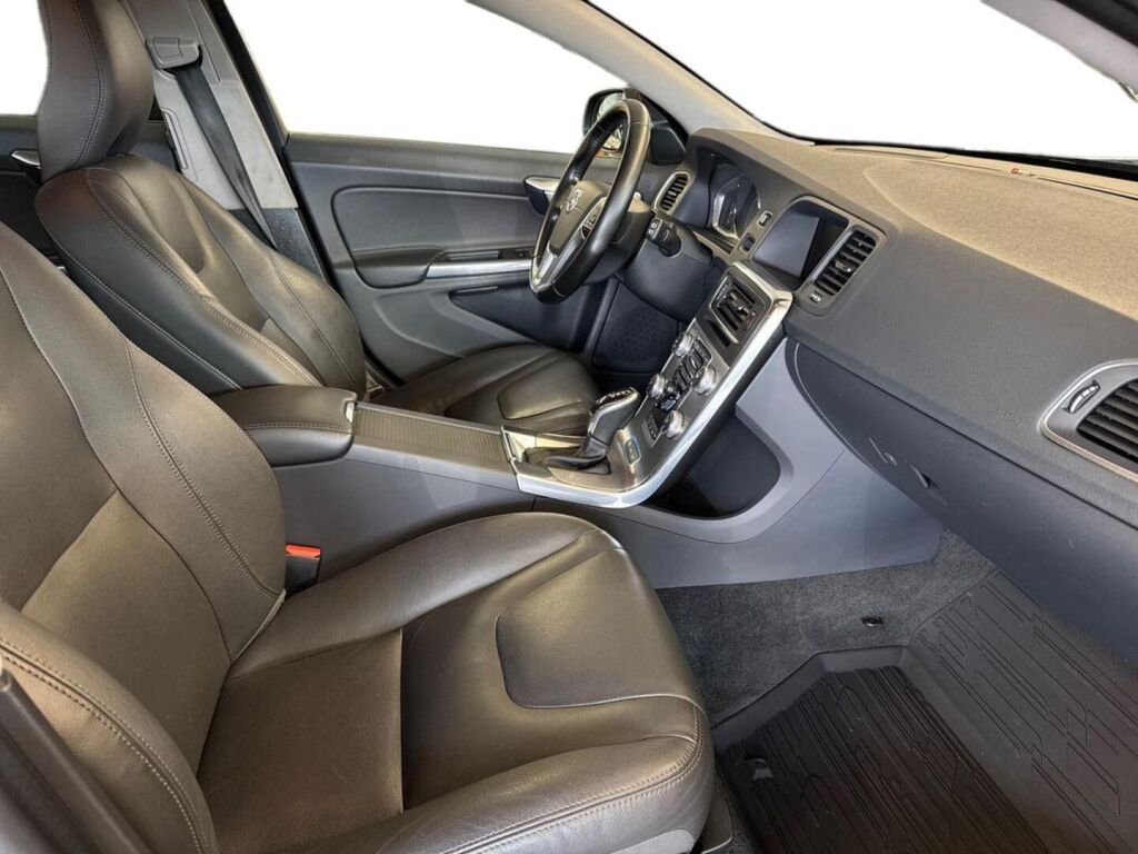 Volvo V60 2016 Sininen