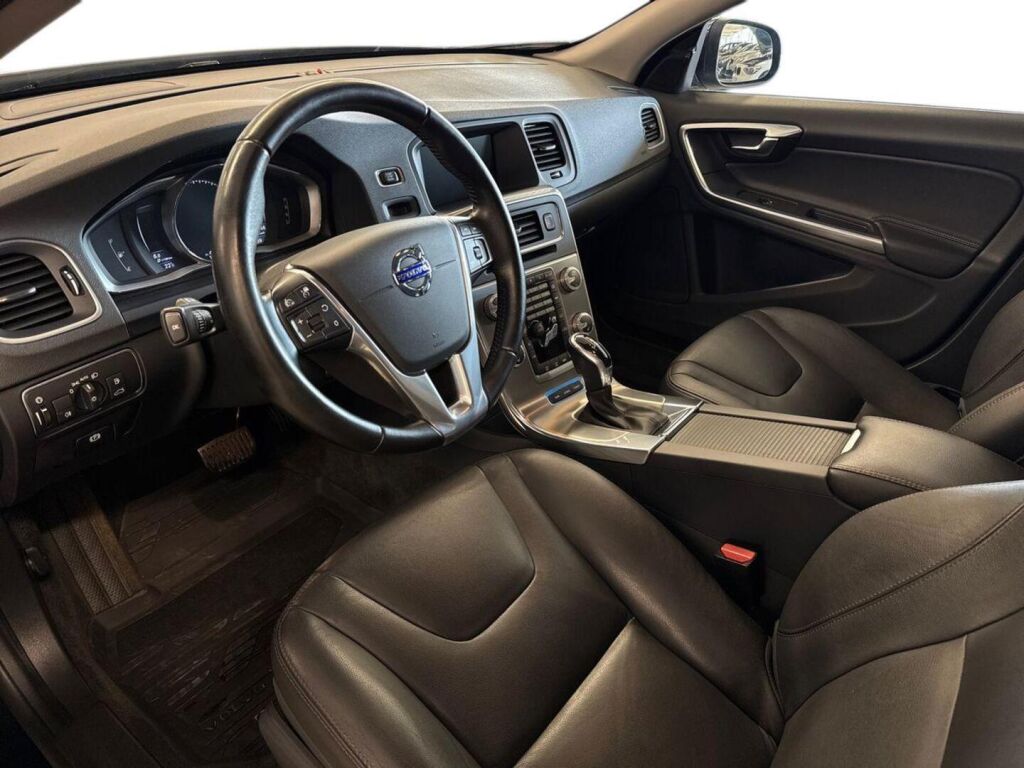 Volvo V60 2016 Sininen