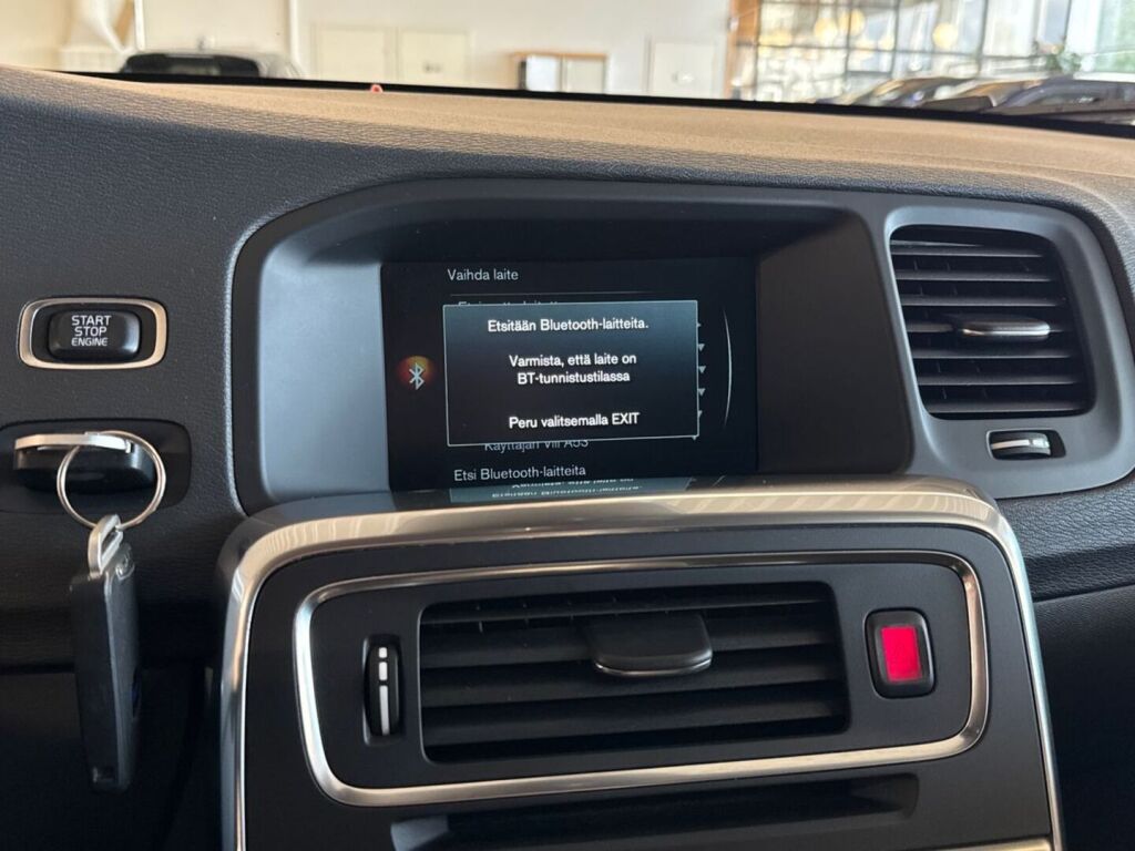 Volvo V60 2016 Sininen