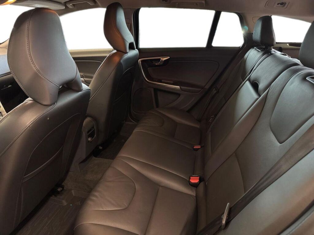 Volvo V60 2016 Sininen