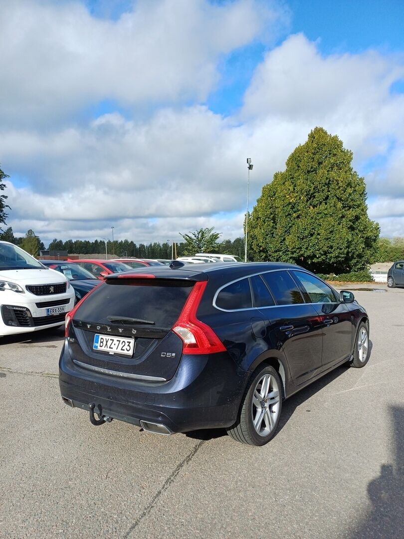 Volvo V60 2016 Sininen