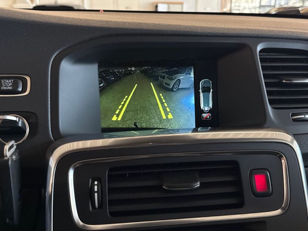 Volvo V60 2016 Sininen