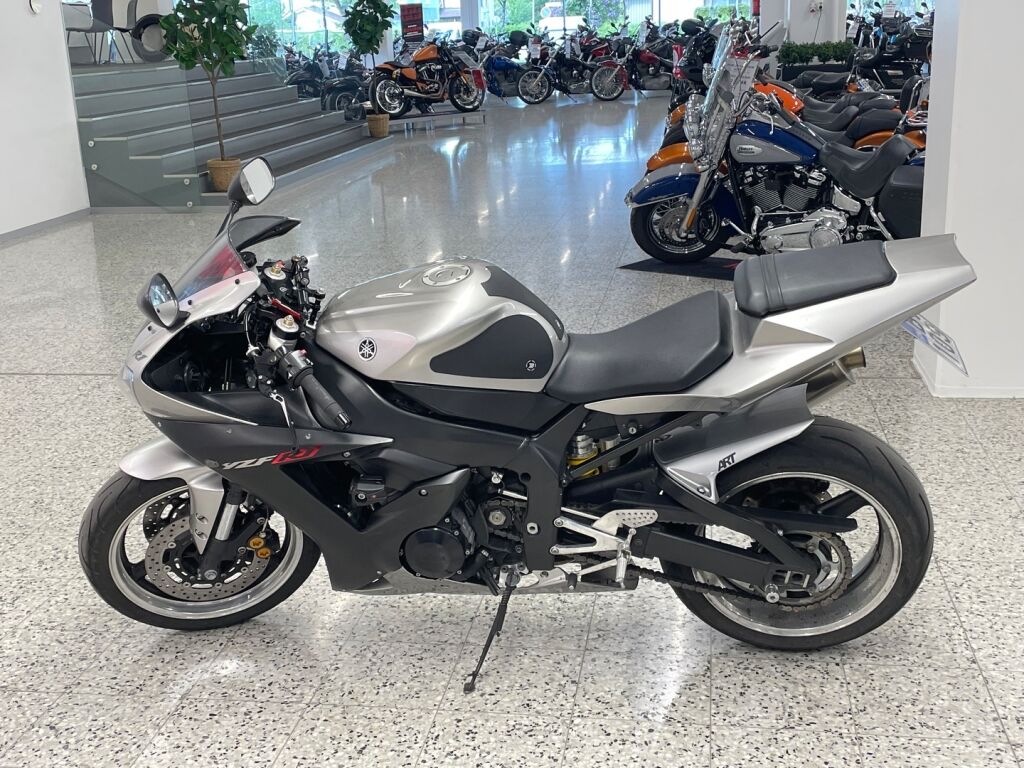 Yamaha YZF-R1 2003 