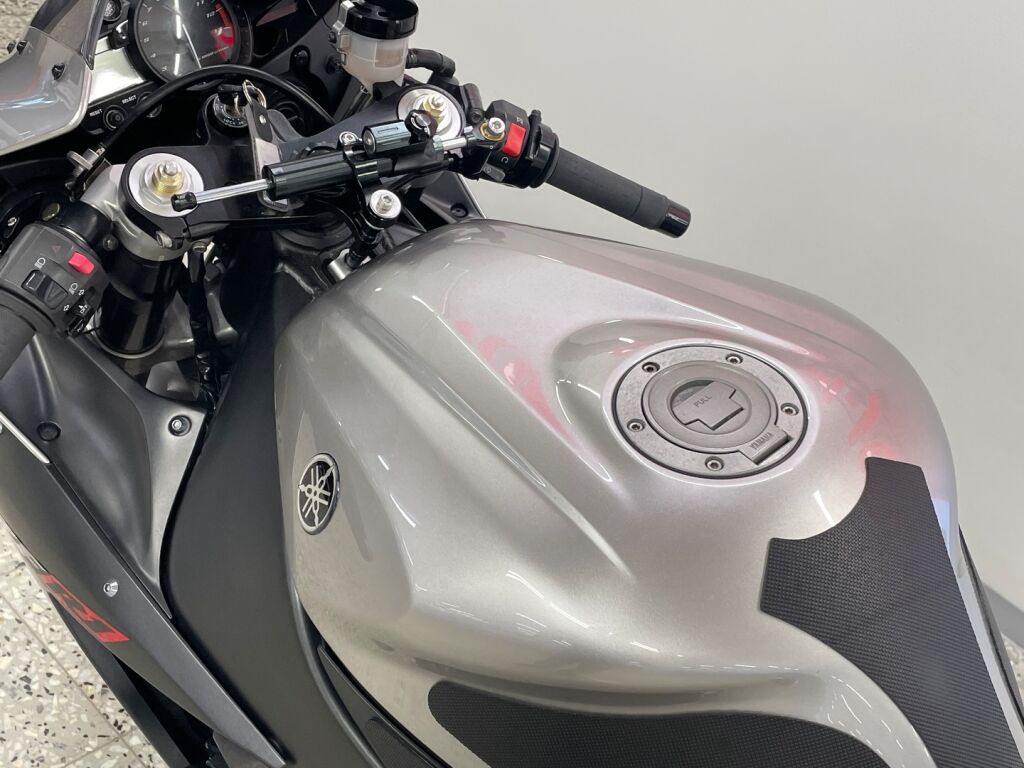 Yamaha YZF-R1 2003 