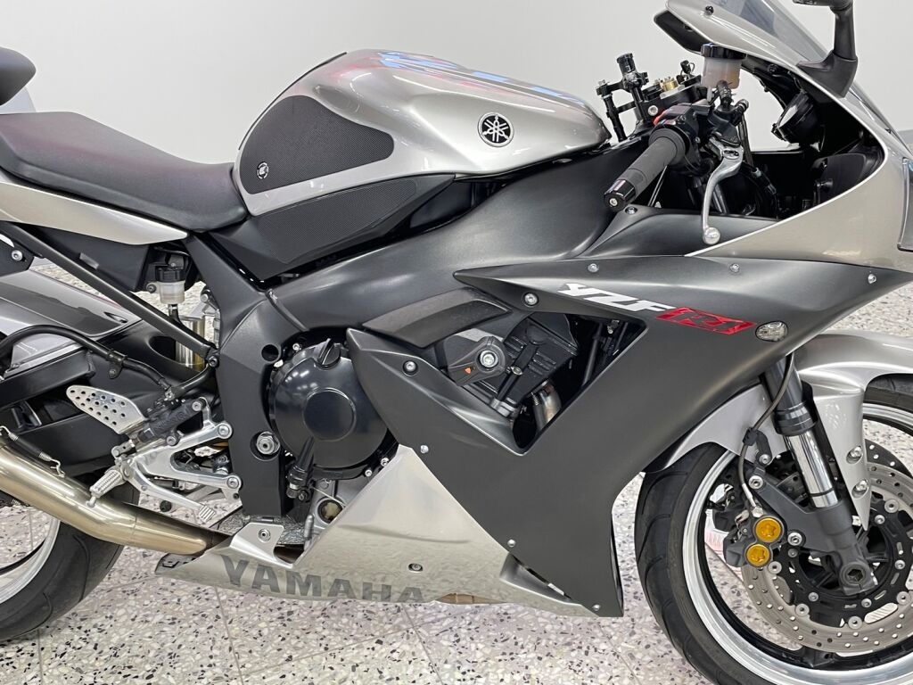 Yamaha YZF-R1 2003 