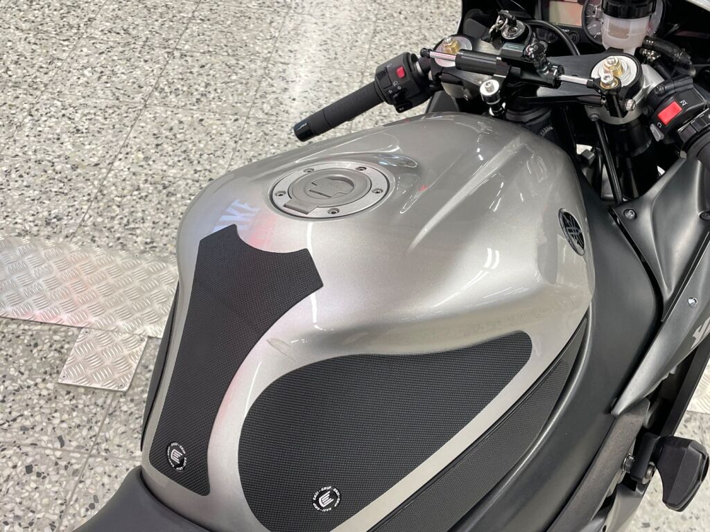 Yamaha YZF-R1 2003 