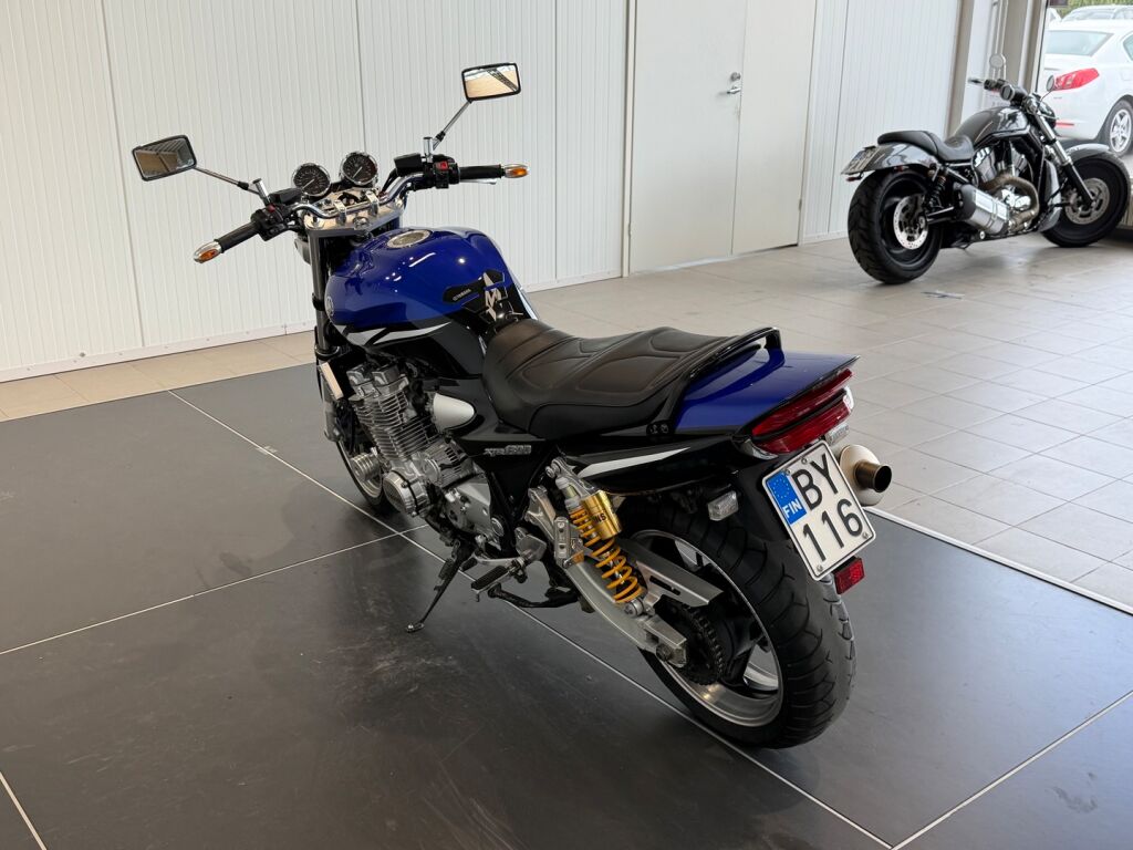 Yamaha XJR 2004 