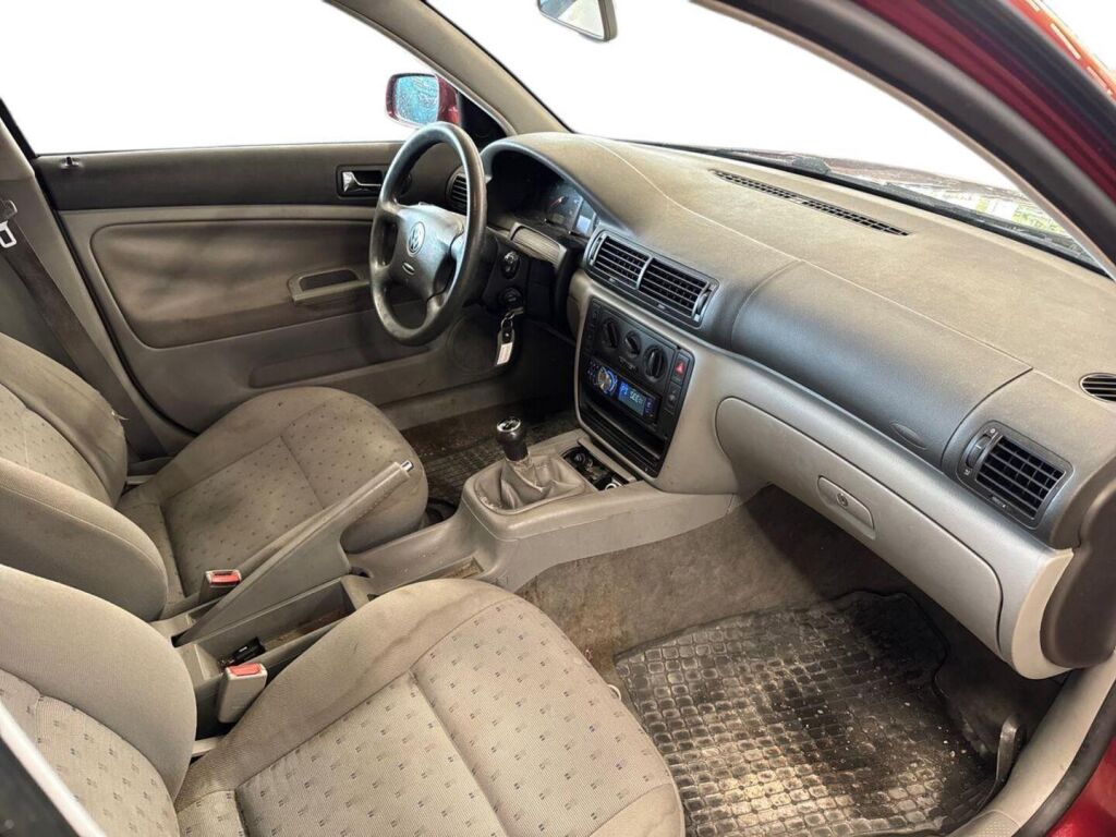 Volkswagen Passat Variant 2000 Punainen