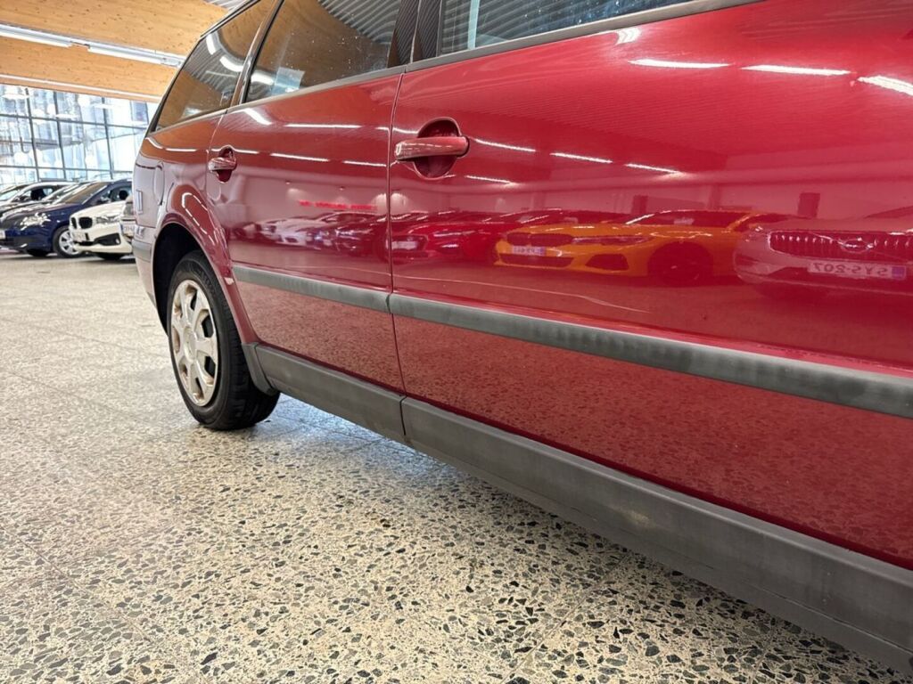 Volkswagen Passat Variant 2000 Punainen