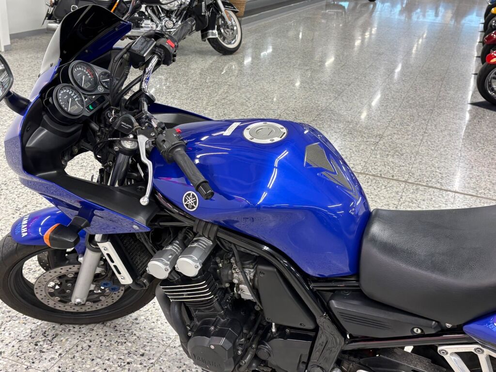 Yamaha FZS 2003 Sininen