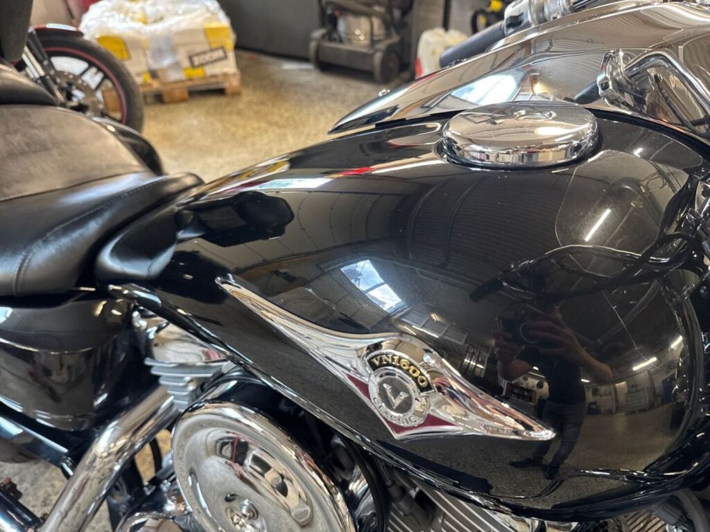 Kawasaki VN 2004 Musta