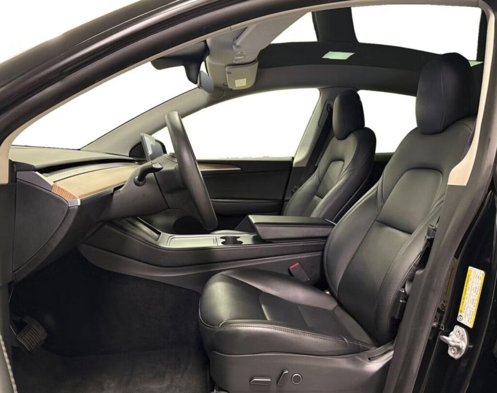 Tesla Model Y 2021 Musta